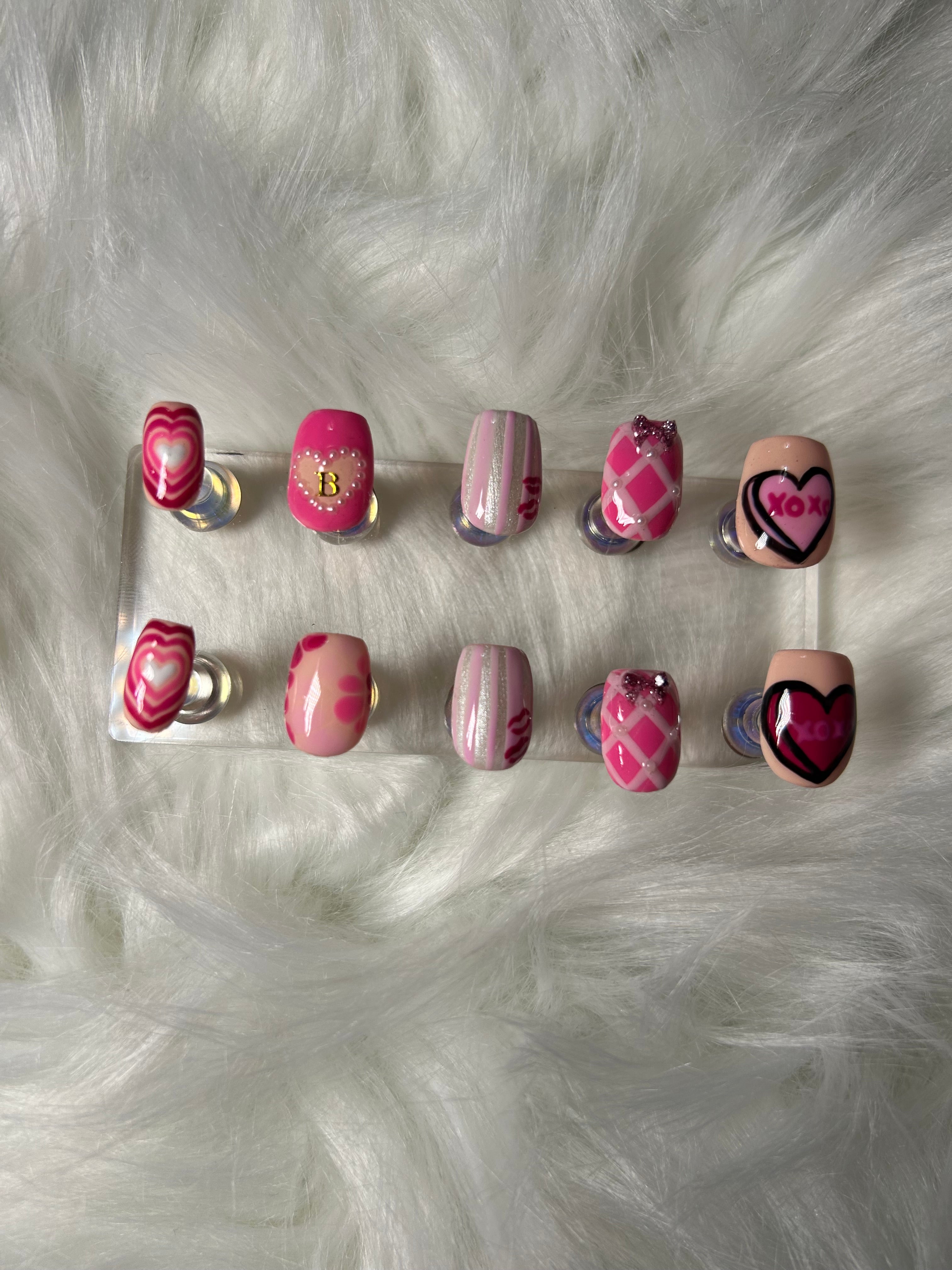 Customizable press on nail sets