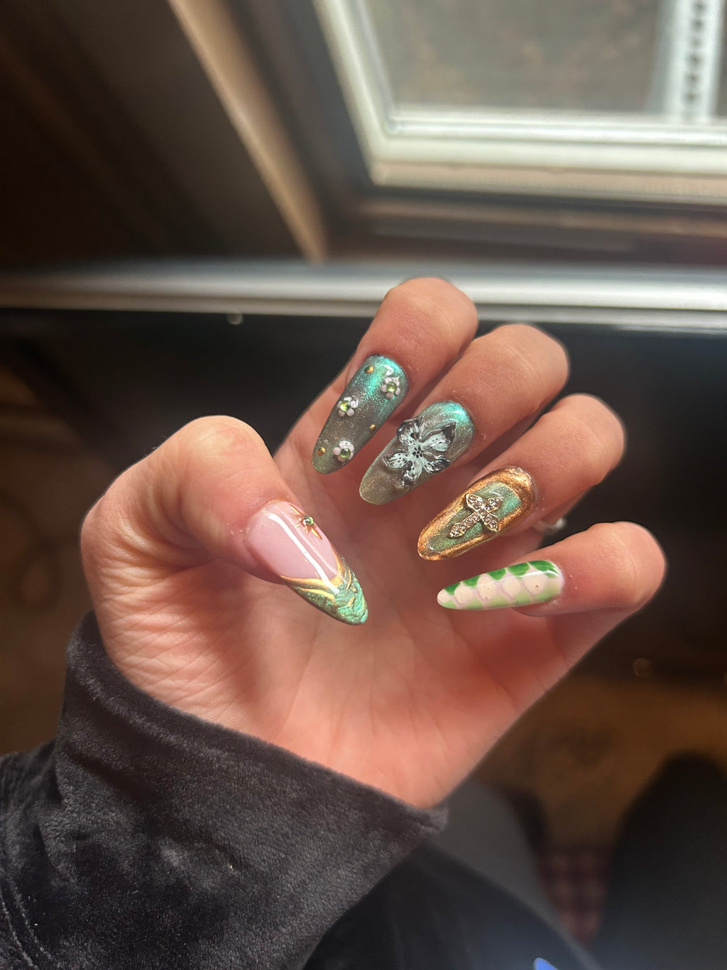 Customizable press on nail sets