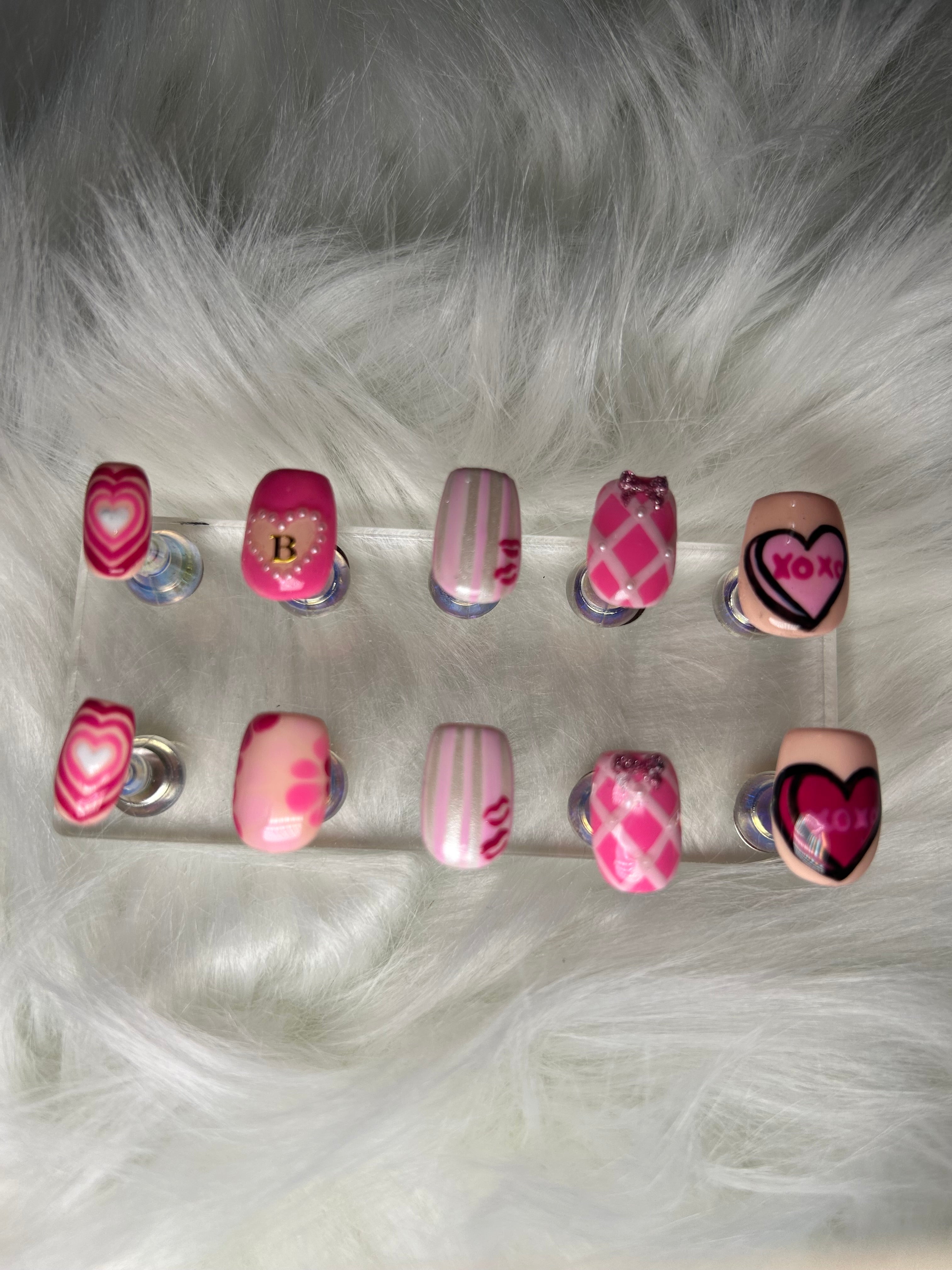 Customizable press on nail sets