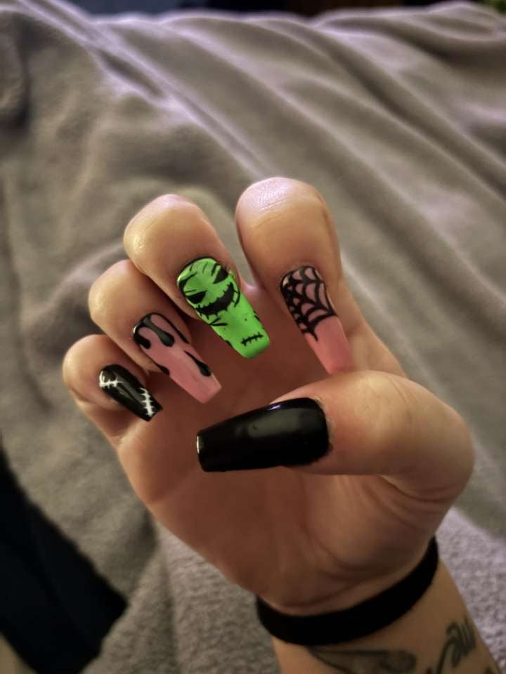 Customizable press on nail sets