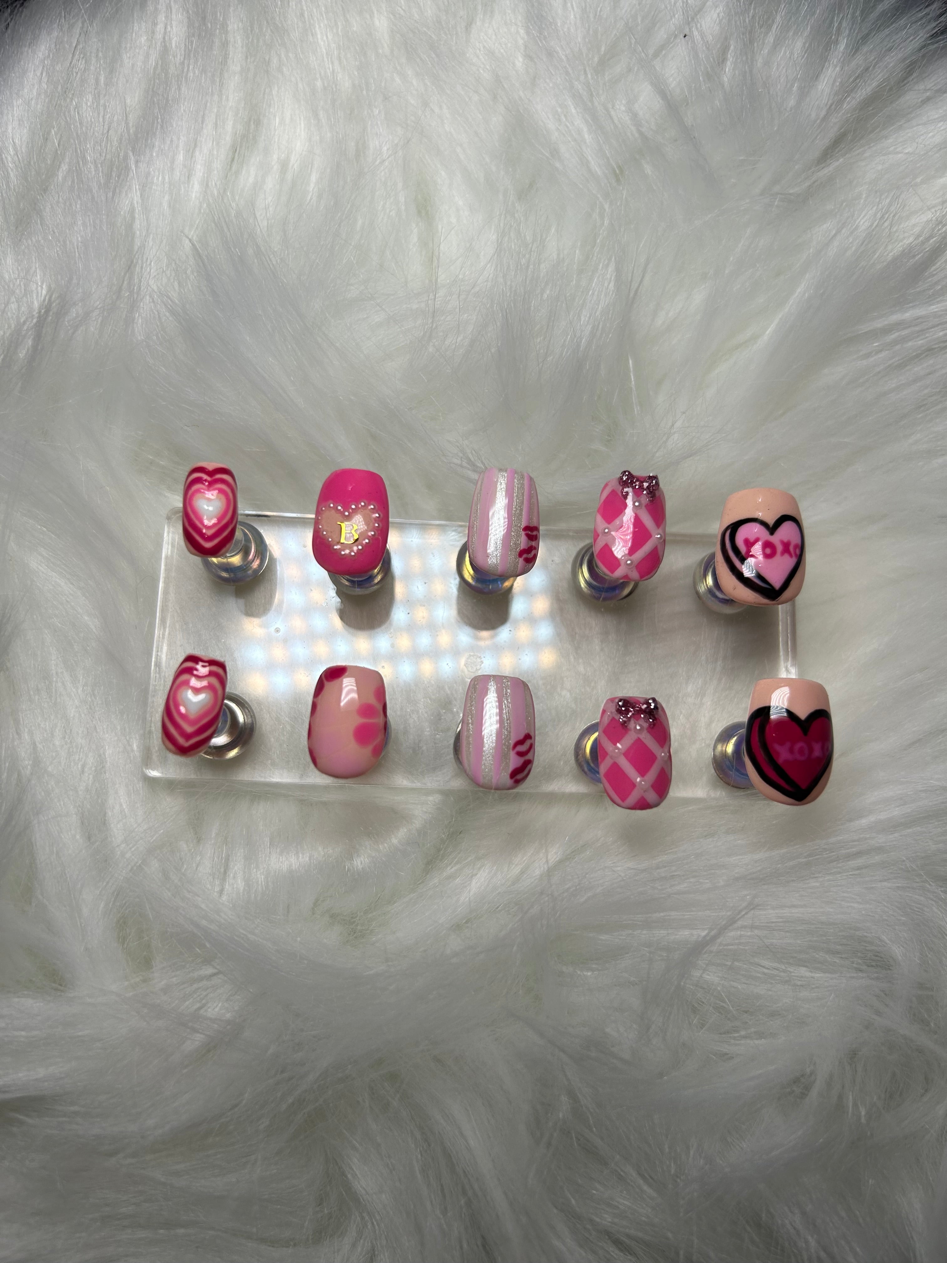 Customizable press on nail sets