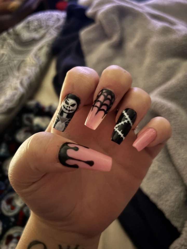 Customizable press on nail sets